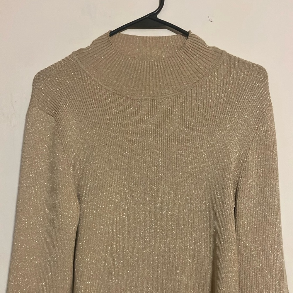 Vince camuto  long sleeve tull detail